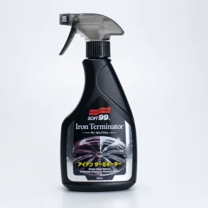 Embalagem do Iron Terminator Soft99 500ml, descontaminante ferroso reagindo com a sujeira em uma roda automotiva.